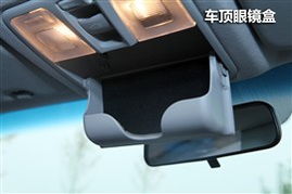 汽车遮阳板换白灯多少钱(汽车遮阳板换白灯的费用解析)
