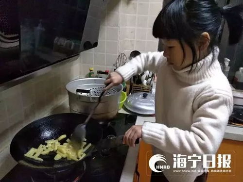 爸爸嫌弃爷爷做饭难吃被6岁闺女说哭