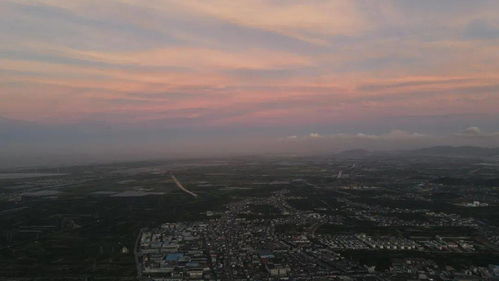 浙江惊现“台风霞”粉紫色天空